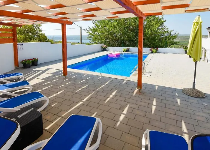 Nina By Interhome Apartamento Anić