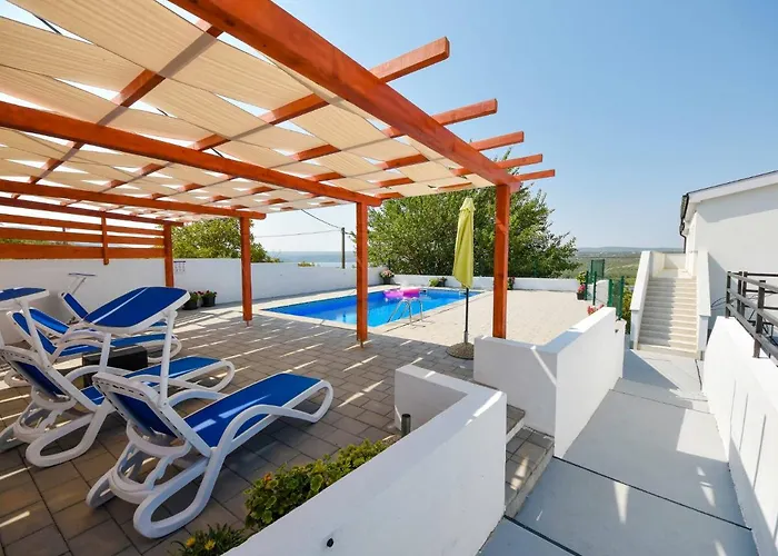 Nina By Interhome Apartamento Anić