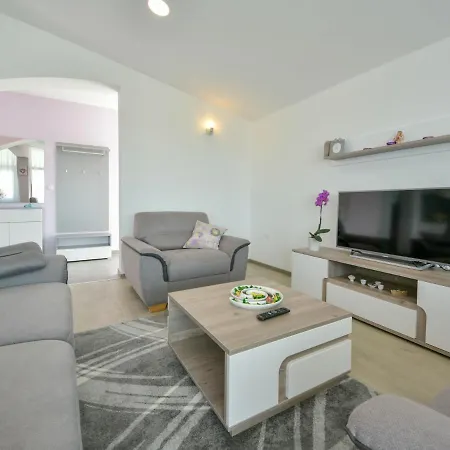 Nina By Interhome Apartament Anić